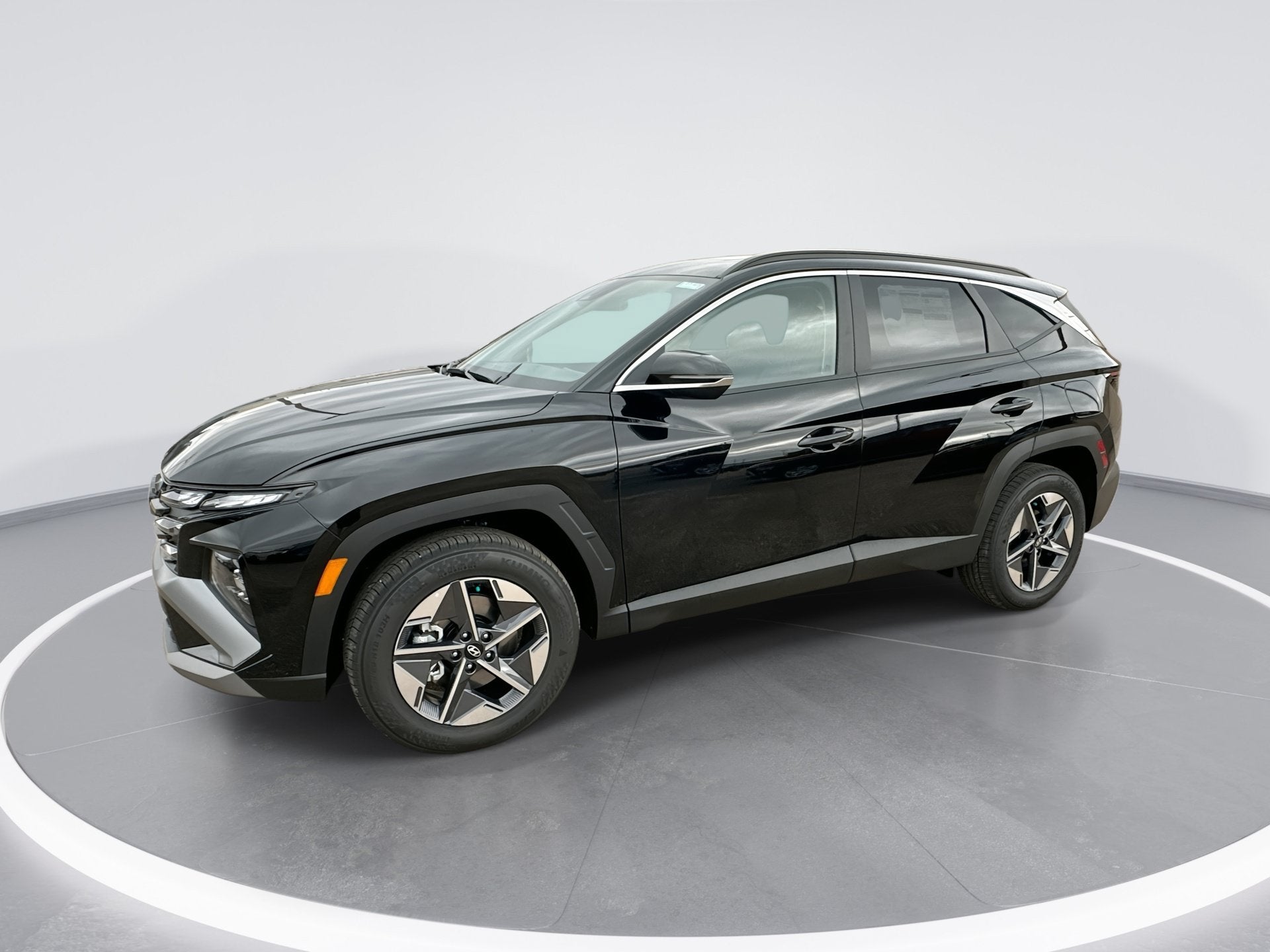 2026 Hyundai Tucson SEL Premium in Black — front three-quarter view