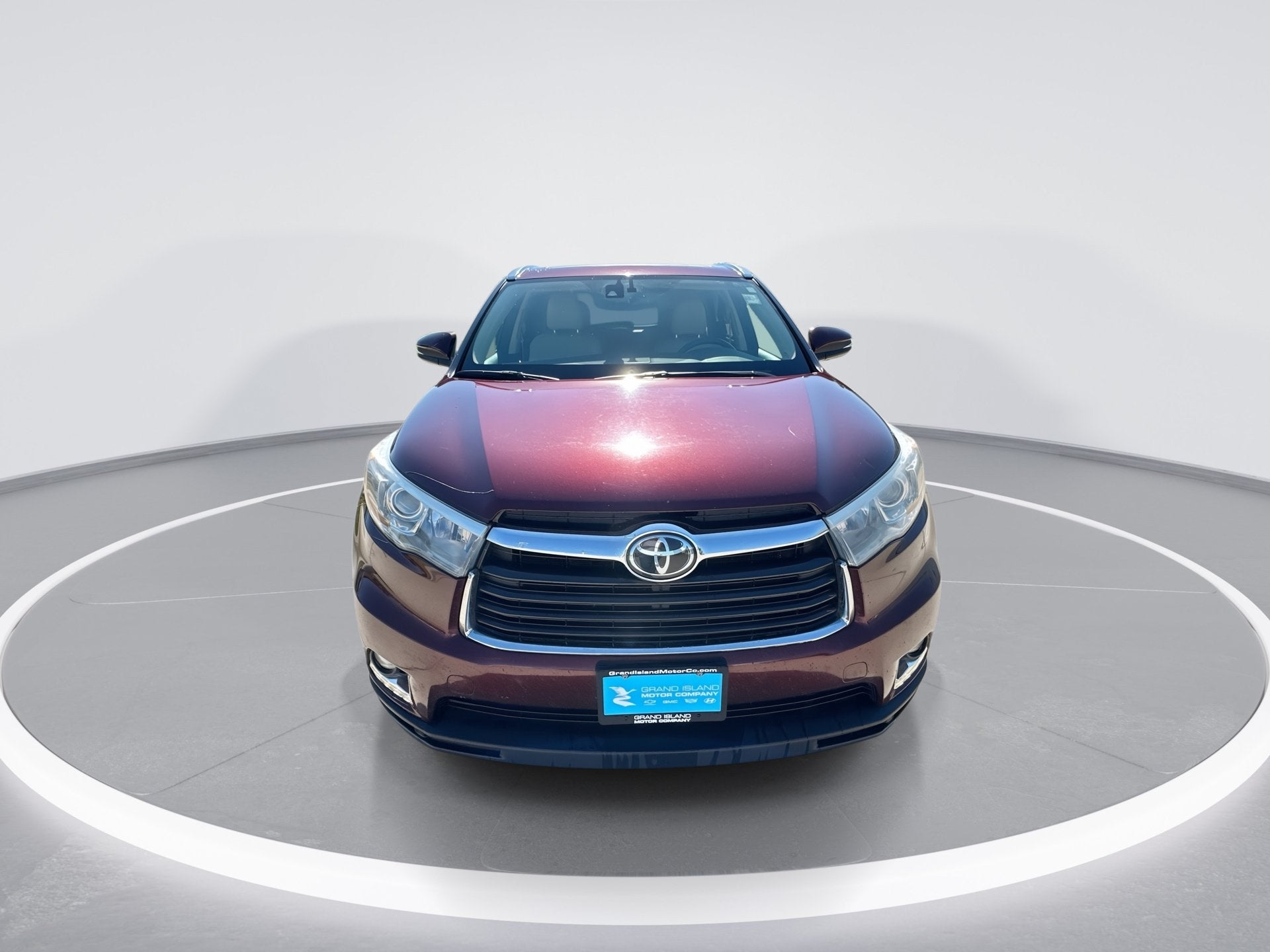 2015 Toyota Highlander — rear three-quarter view