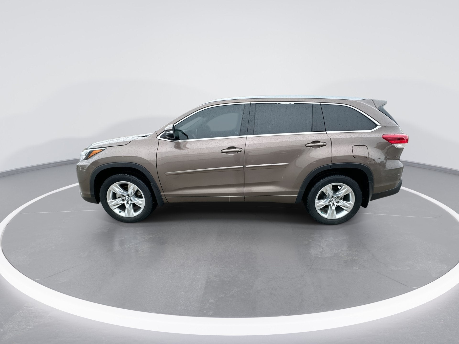 2017 Toyota Highlander — detail view